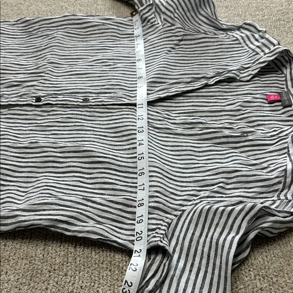 Vince Camuto Black and White Striped Button Down Shirt 3/4 Sleeves 100% Linen - Picture 2 of 7